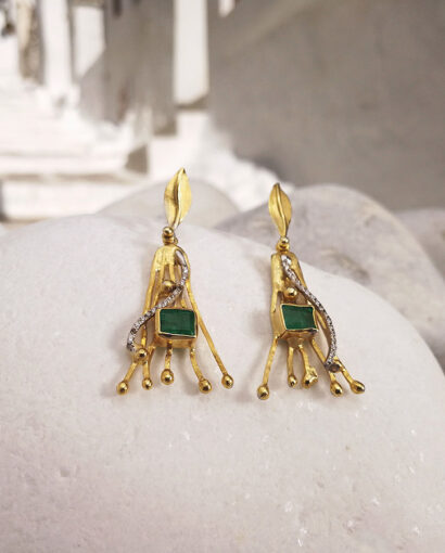 Earrings with emeralds and diamonds. Earrings Diamonds