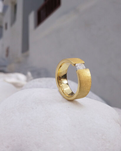 Yellow gold ring with white diamond Miscellaneous Diamonds