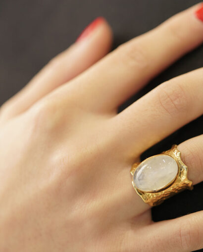 Hamered solid gold ring with moonstone Miscellaneous Moonstone