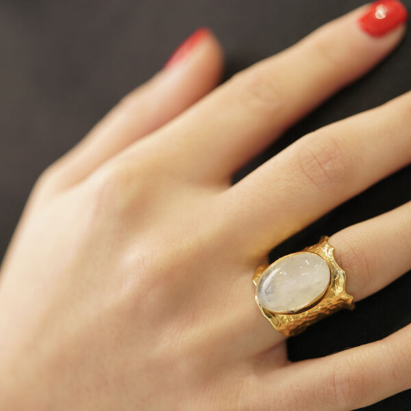 Hamered solid gold ring with moonstone Miscellaneous Moonstone